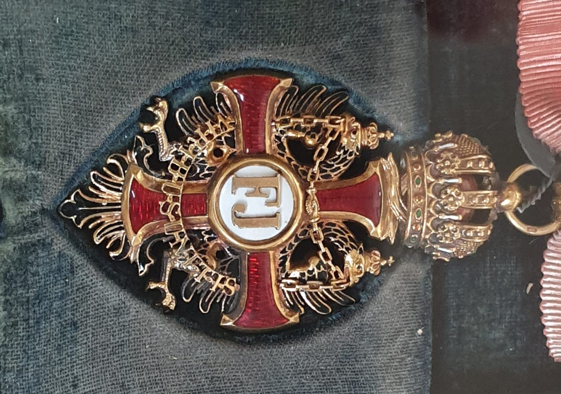Ordre de Franz-Joseph d'Autriche couronné, émail rouge et or, aigle bicéphale