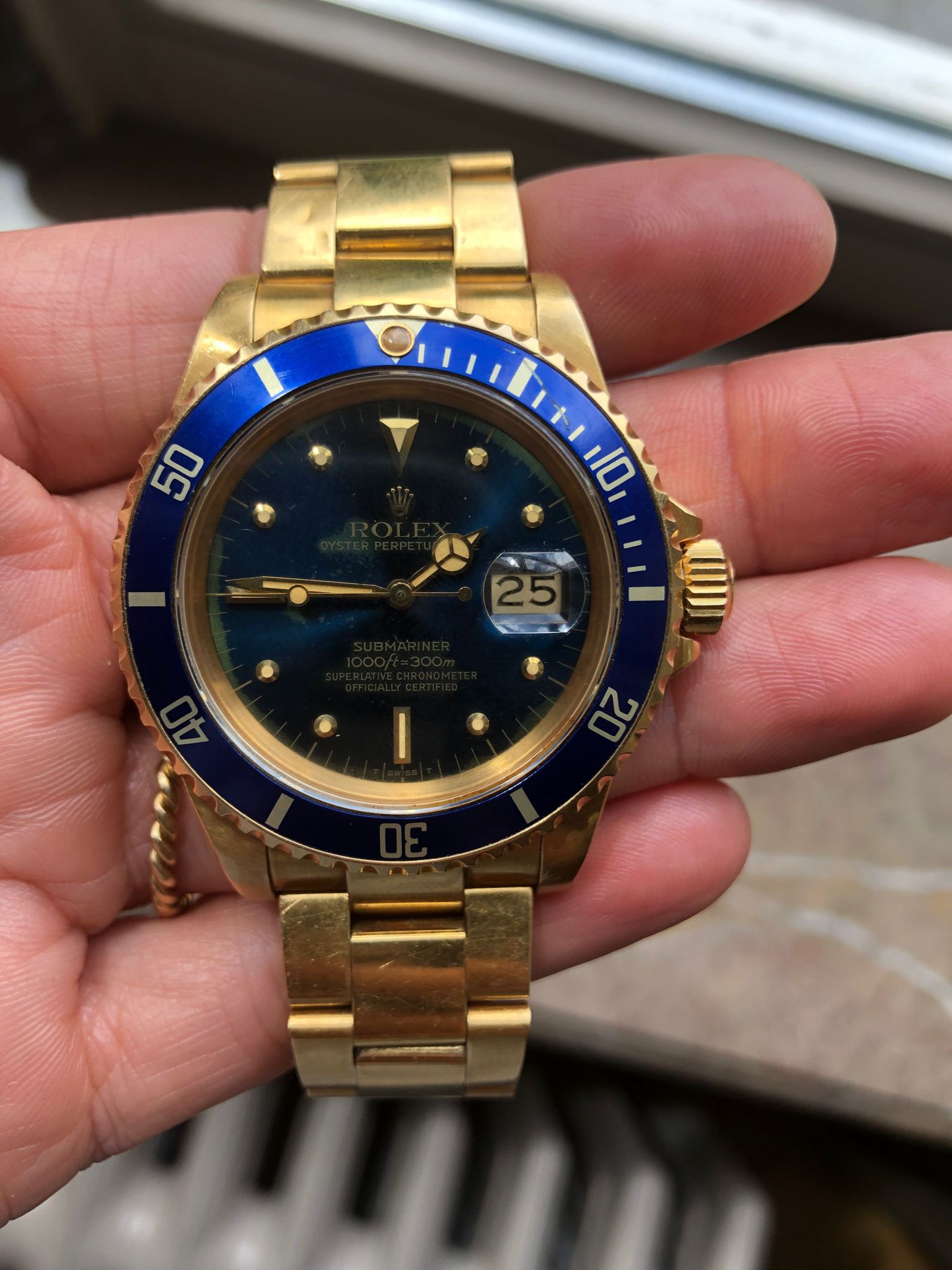 Rolex Submariner Date full or jaune 18 carats, cadran et lunette bleus