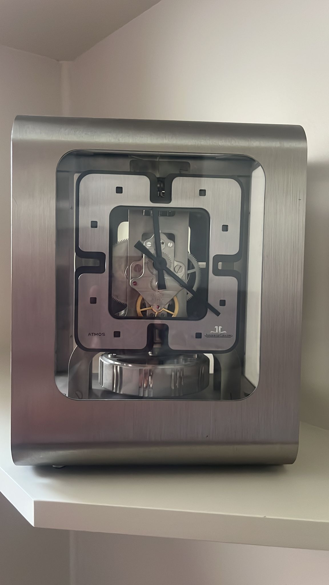 Jaeger-LeCoultre Atmos perpétuelle acier brossé, cadran squelette