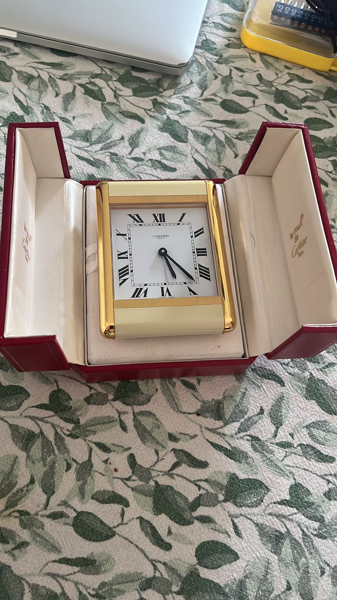 Pendule de voyage Cartier Paris dans son coffret bordeaux d'origine